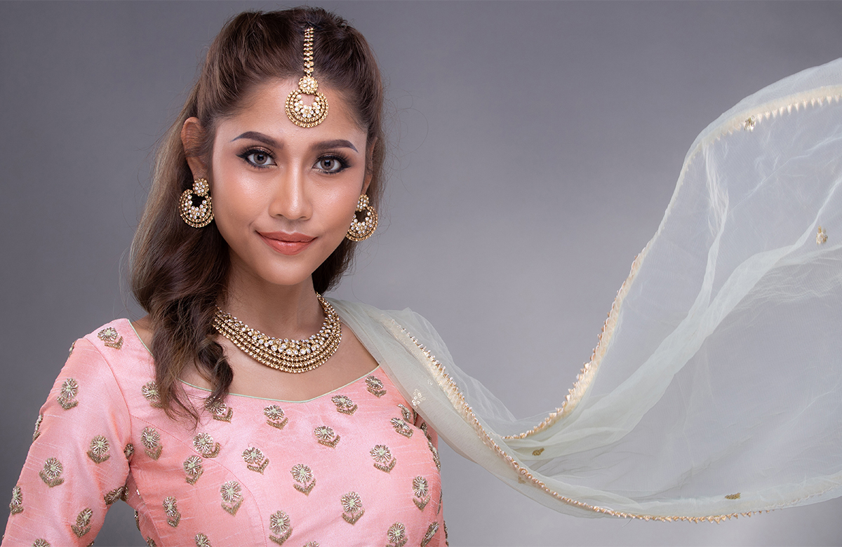 इन तीन टिप्स से पाएं लॉन्ग-लास्टिंग वेडिंग मेकअप